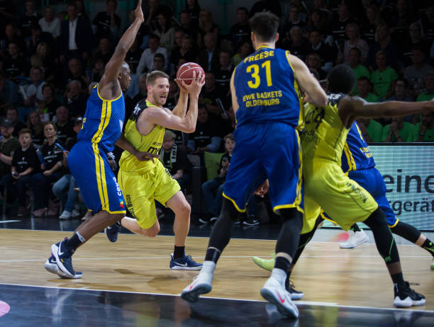 势冲击内线 势冲击内线