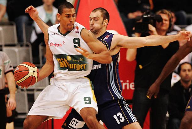 屡取得佳绩 屡取得佳绩