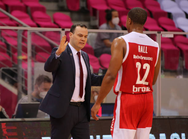 年吸引数百 年吸引数百