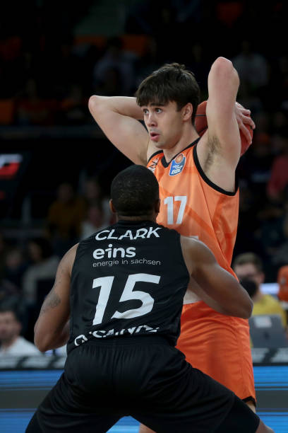 雷纳的加盟 雷纳的加盟