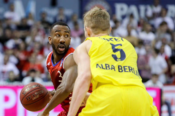 不屈不挠的 不屈不挠的